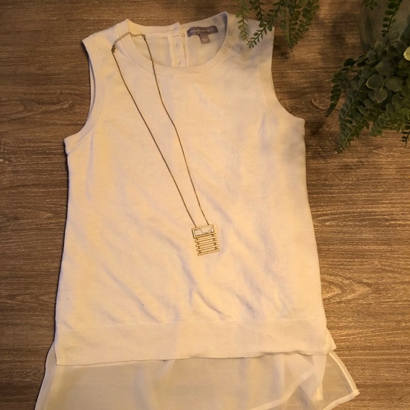 Banana Republic Tops - ☃️ Banana Republic cream sleeveless top 🎉
